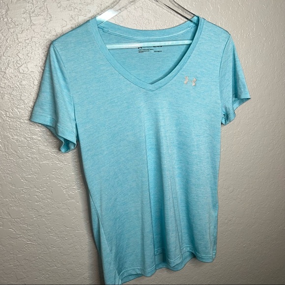 Under Armour short sleeve baby blue Loose Coupe  top - Picture 3 of 8